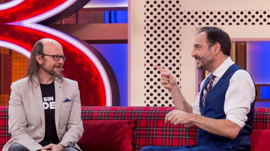 Santiago Segura junto a Rober durante el programa.