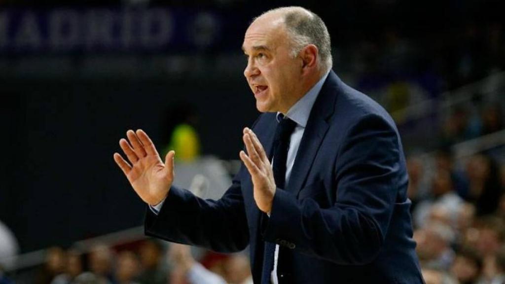 Pablo Laso dirigiendo al equipo ante el UCAM Murcia