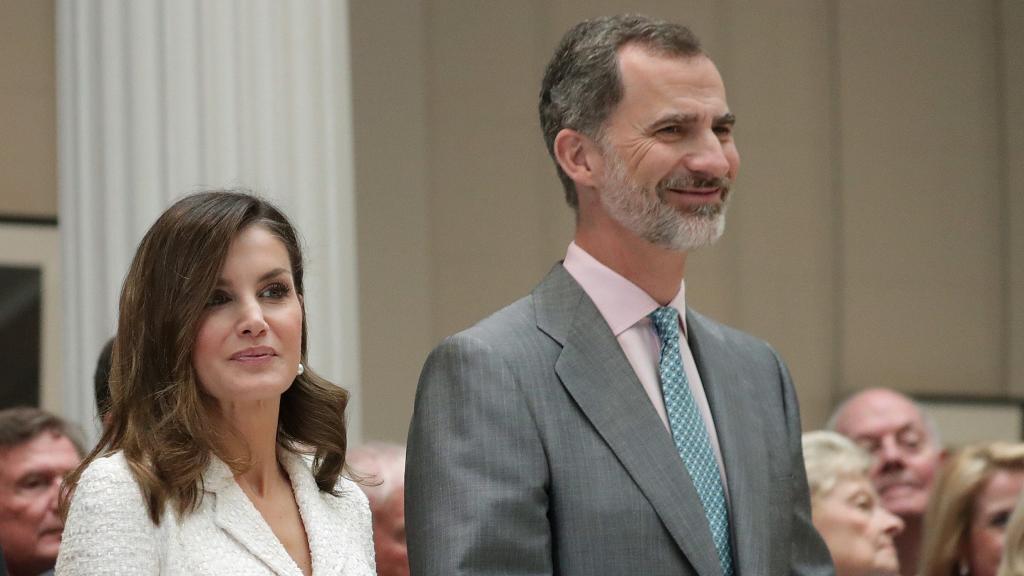 Letizia y Felipe VI durante su visita.