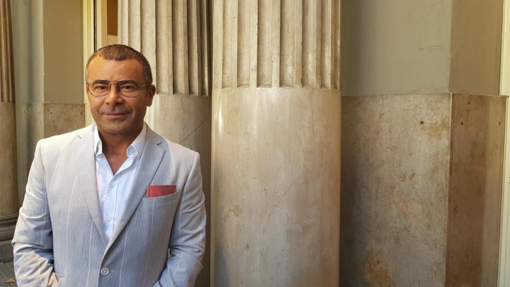 El presentador posando en el Tívoli.