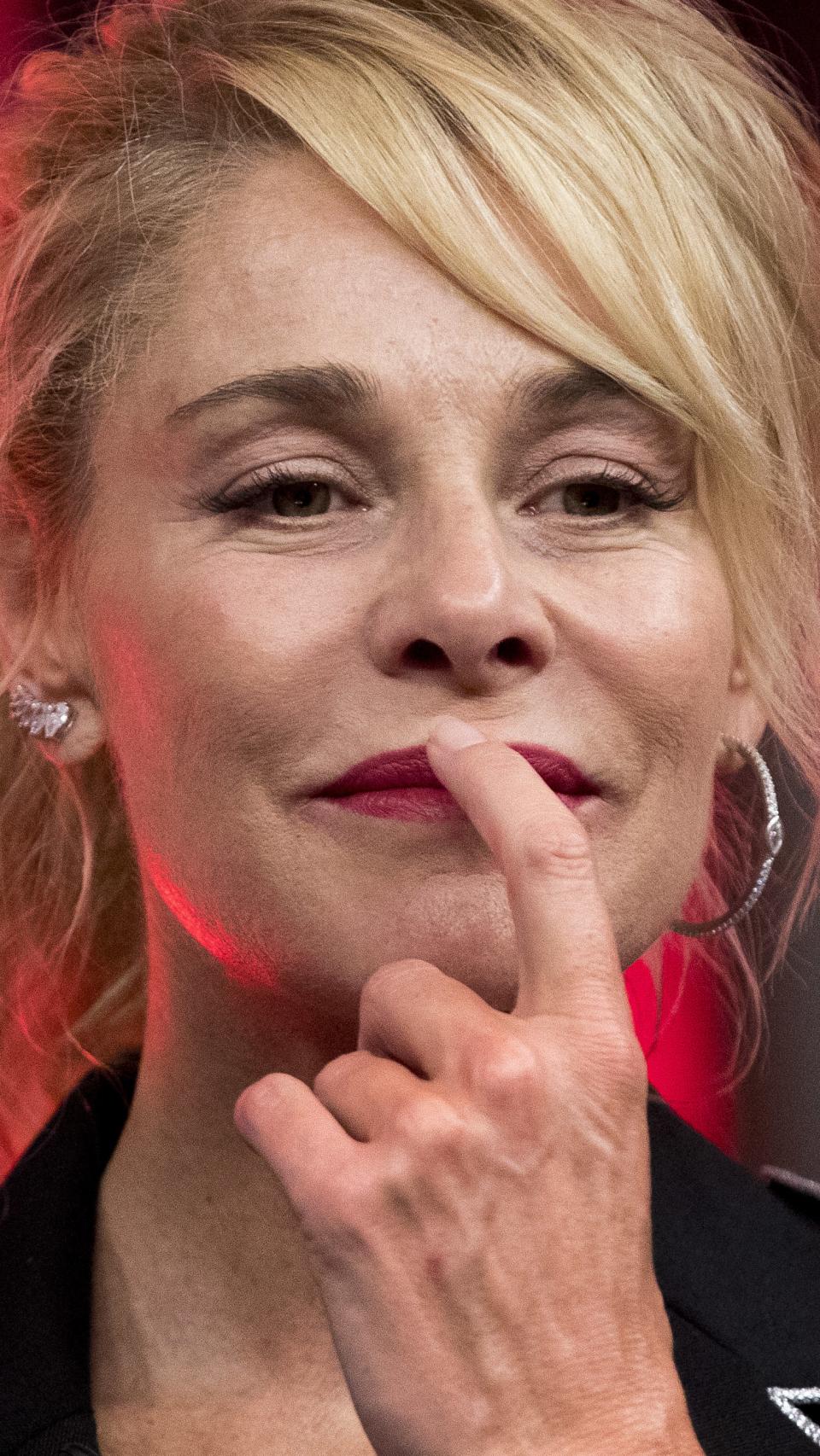 La actriz con su nuevo rostro.