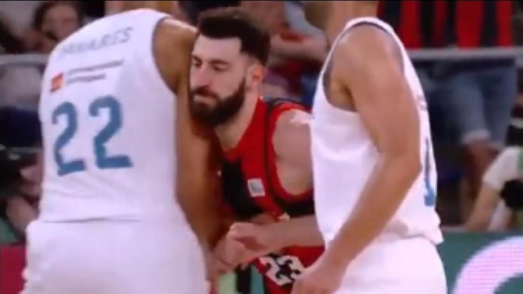 Shengelia arremete contra Tavares