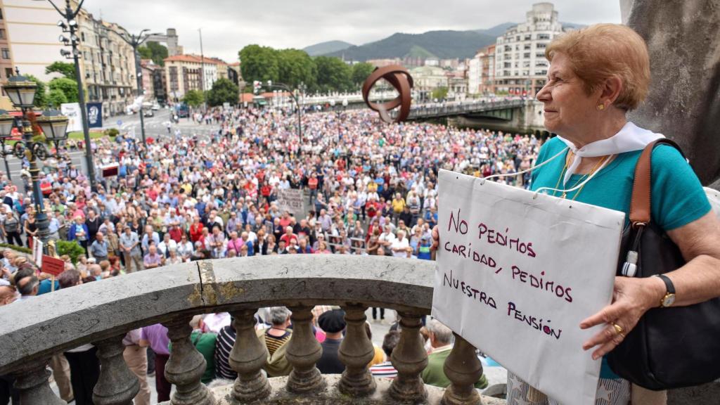 Pensionistas en una manifestación en Bilbao.