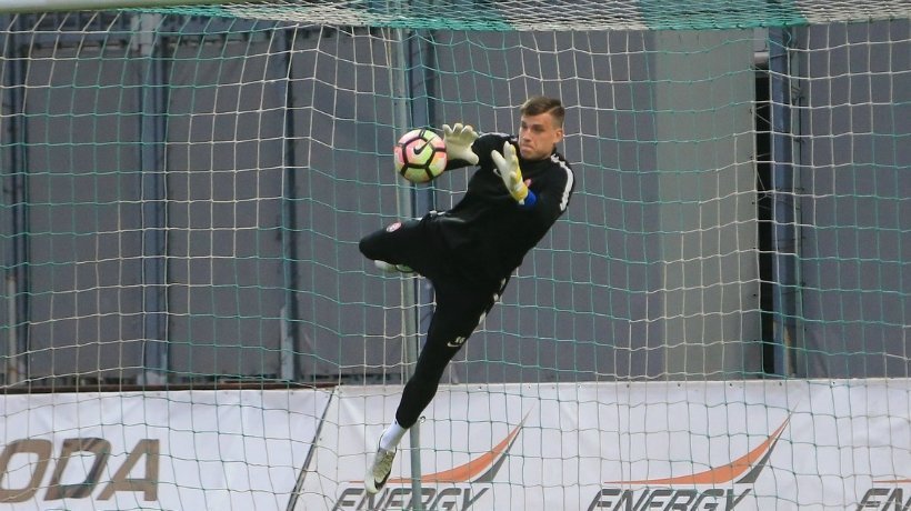 Lunin durante un entrenamiento del Zarya Luganks. Foto: zarya-lugansk.com