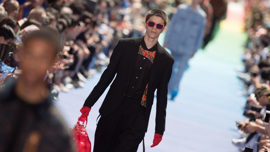 Uno de los modelos en la pasarela de París. EFE.