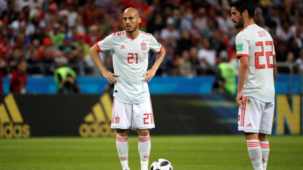 Isco, junto a David Silva.