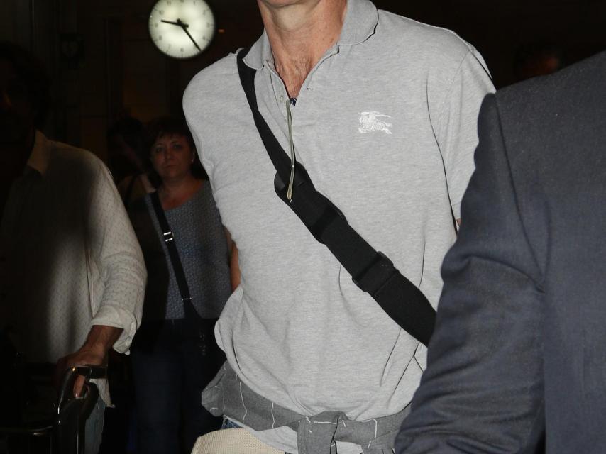 Iñaki Urdangarin en el aeropuerto Adolfo Suárez-Madrid Barajas, camino de la prisión de Brieva.