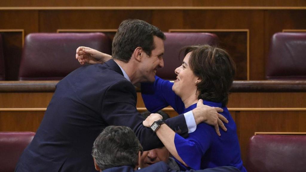 Los candidatos Soraya Sáenz de Santamaría y Pablo Casado esta semana en el Congreso.