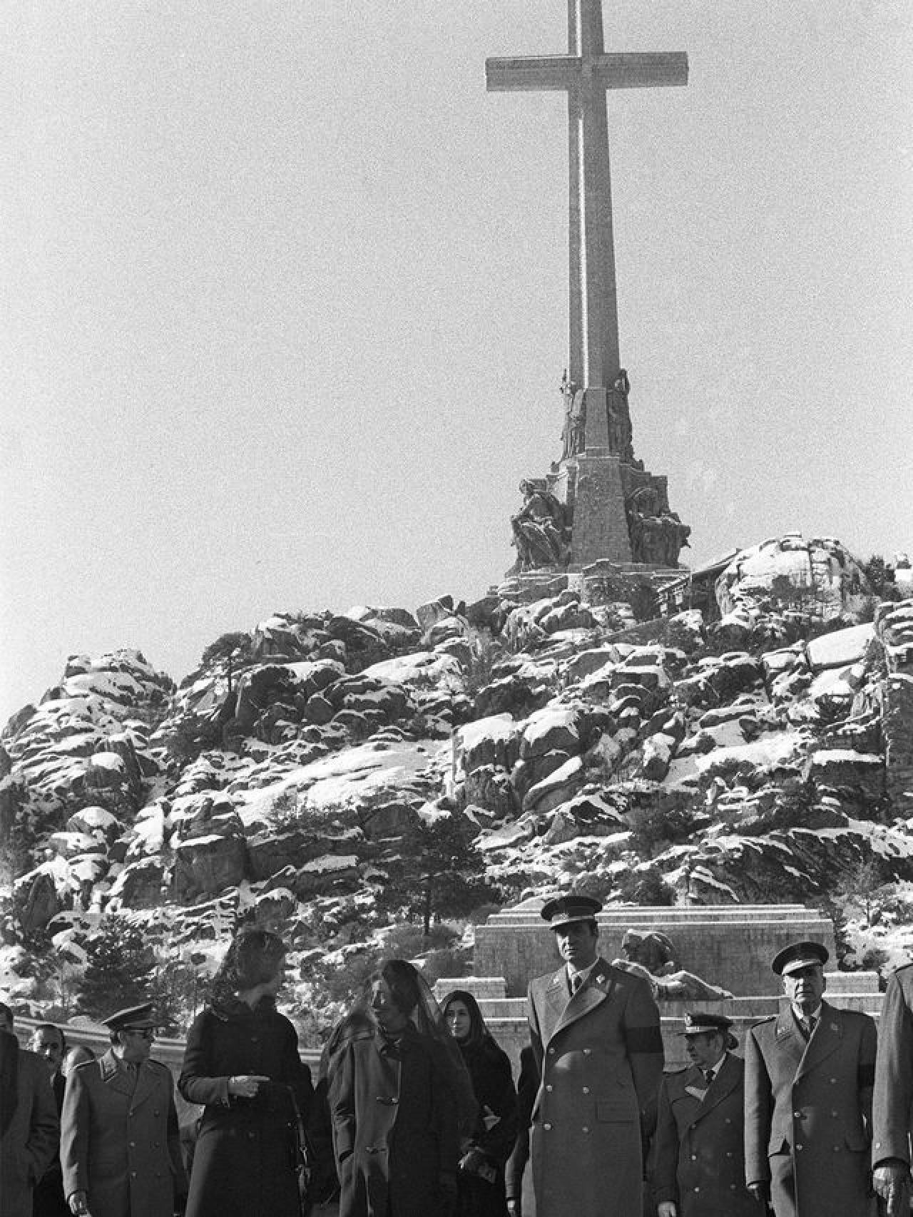 Salida del funeral de Francisco Franco.
