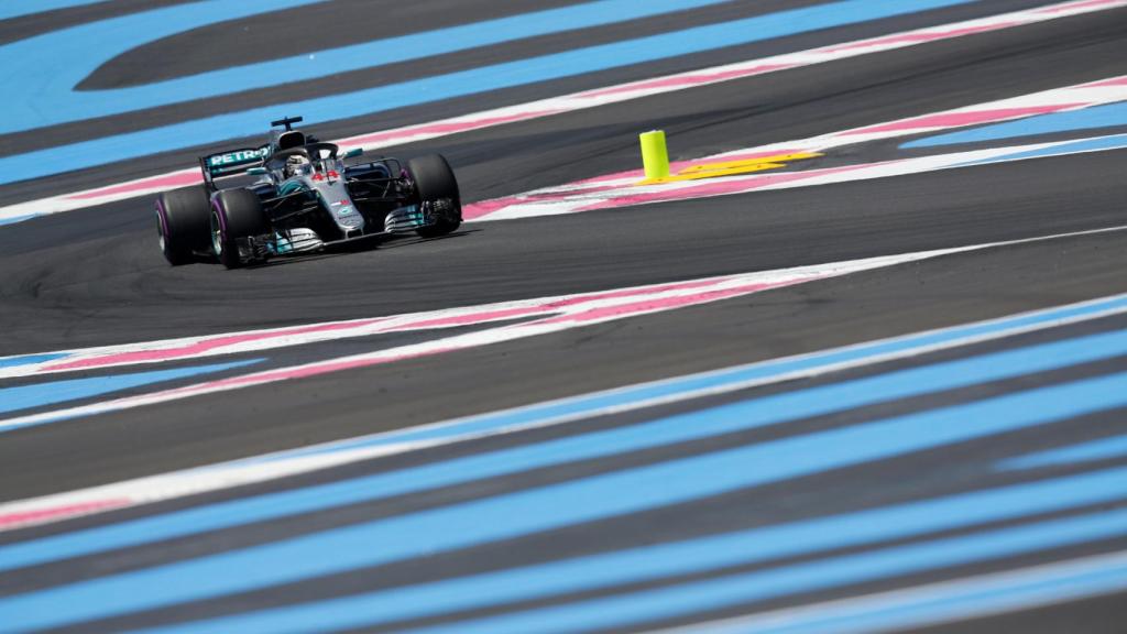 Lewis Hamilton durante la primera jornada de libres del GP de Francia.