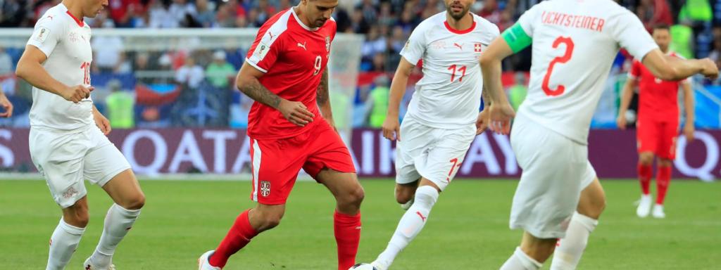 Kolarov en un partido del Mundial.