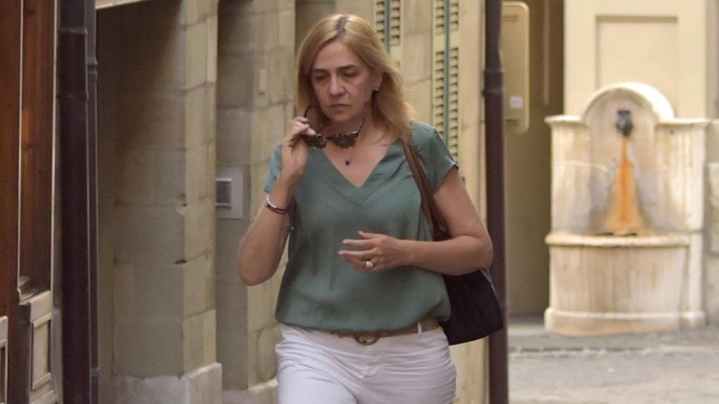 Primeras imágenes de la infanta tras el ingreso en prisión de su marido.