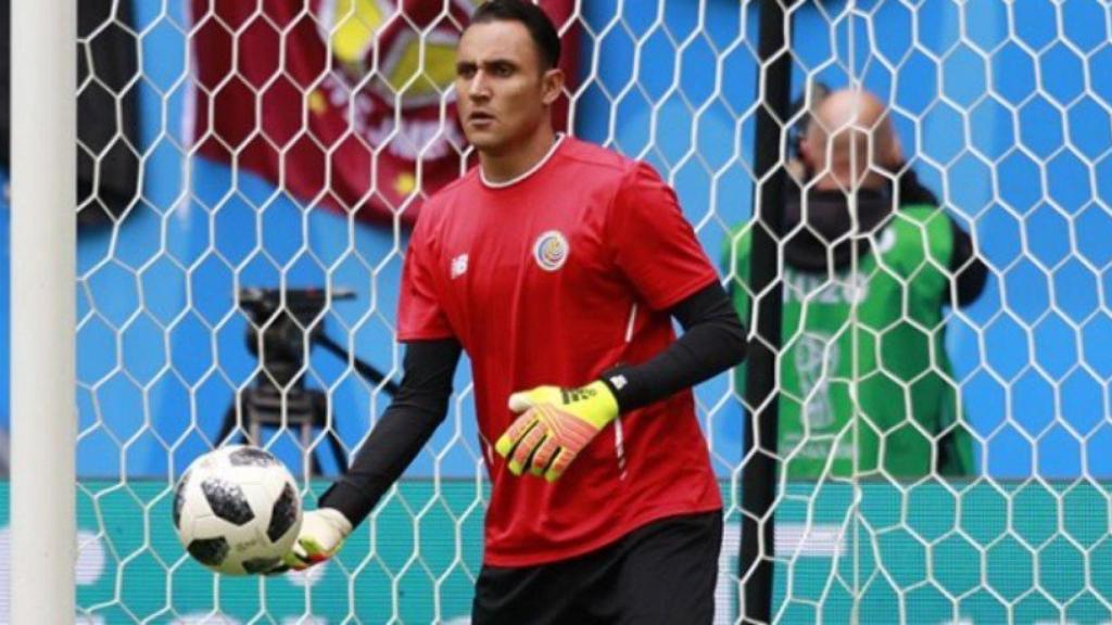 Keylor Navas calienta para jugar contra Brasil.
Foto: Instagram (@fedefutbolcrc)