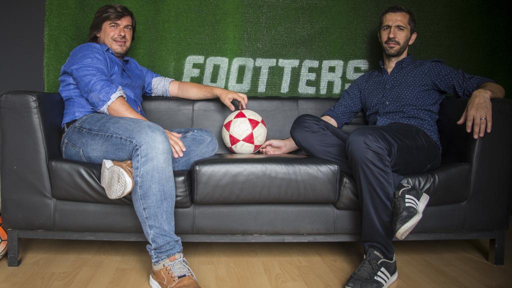 Julio Fariñas, Director General de Footters (izqda) y José Miguel Sánchez, Director de Negocio, en las instalaciones de la empresa en el barrio de Los Remedios (Sevilla).