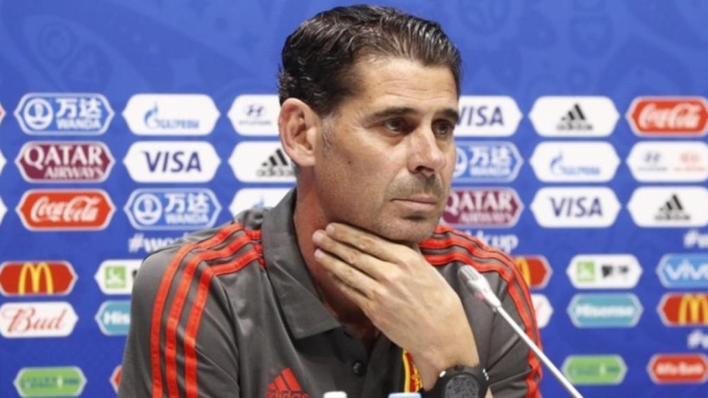 Fernando Hierro durante una rueda de prensa. Foto: Twitter (@SeFutbol)