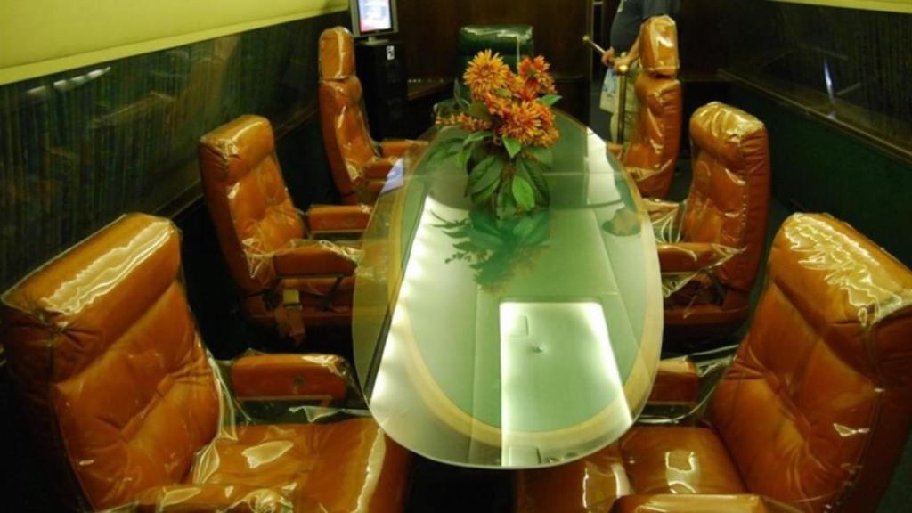 Interior del avión privado de Elvis Presley.