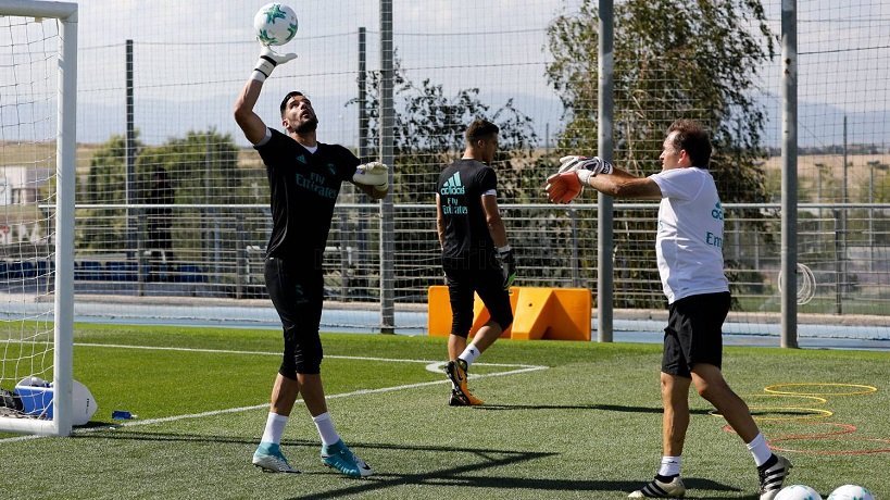 Casilla entrenando junto a Llopis