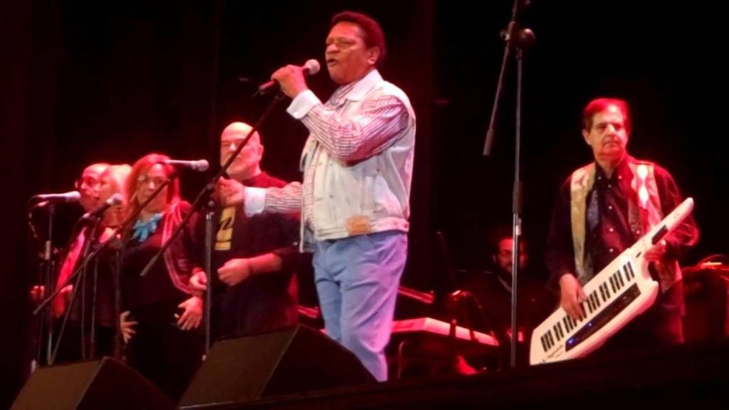 Phil Trim junto al resto de Pop Tops.