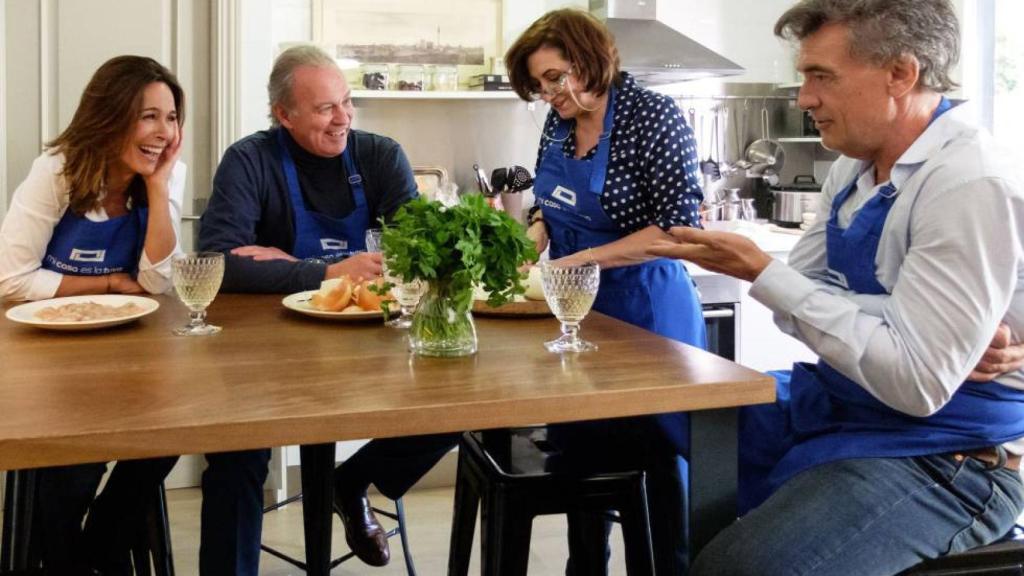 Bertín con los protagonistas de 'Médico de Familia'.