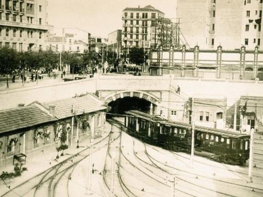 Foto de archivo de la entrada al Metro.