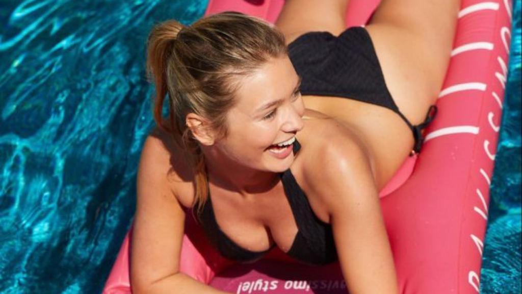 La colchoneta incorpora un hueco a la altura del pecho para acomodarlos.