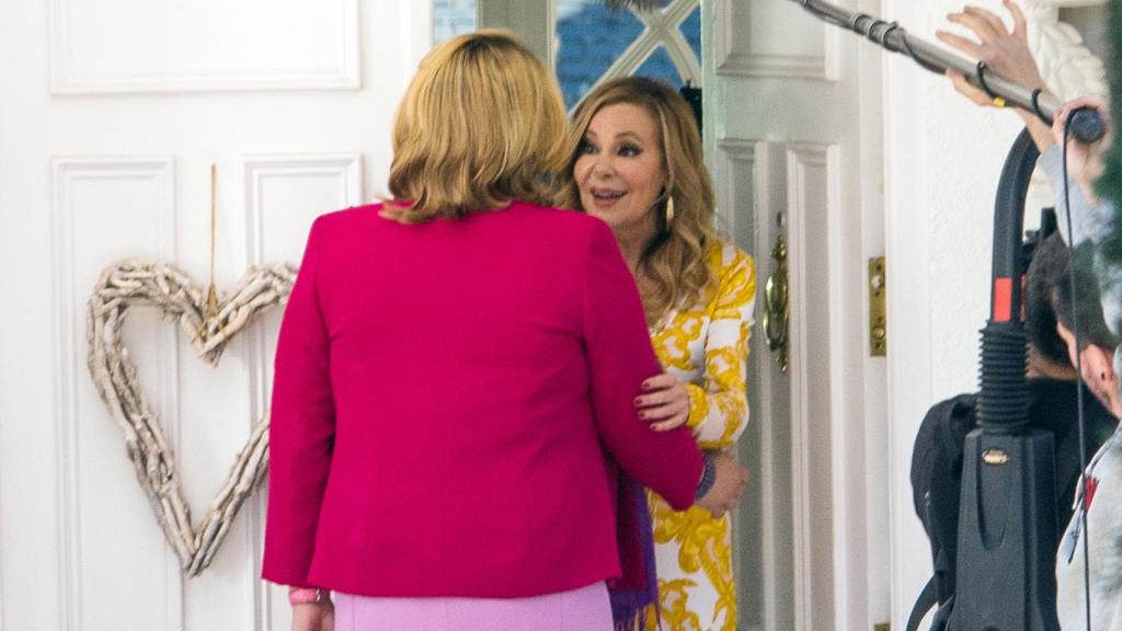 Ana Obregón y Brays Efe en el rodaje de 'Paquita Salas'.