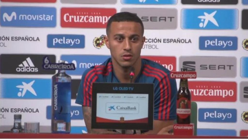 Thiago, en rueda de prensa con la selección española. Foto: Twitter (@elchiringuitotv)