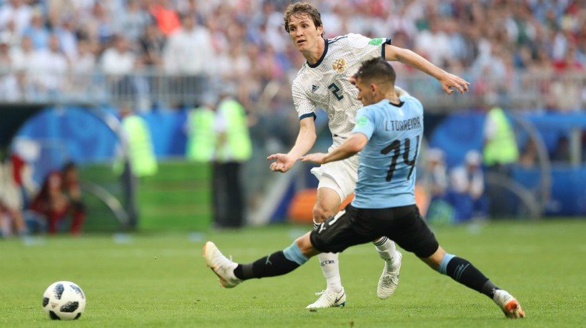 Mario Fernandes en el partido contra Uruguay.Foto: Twitter (@@TeamRussia)