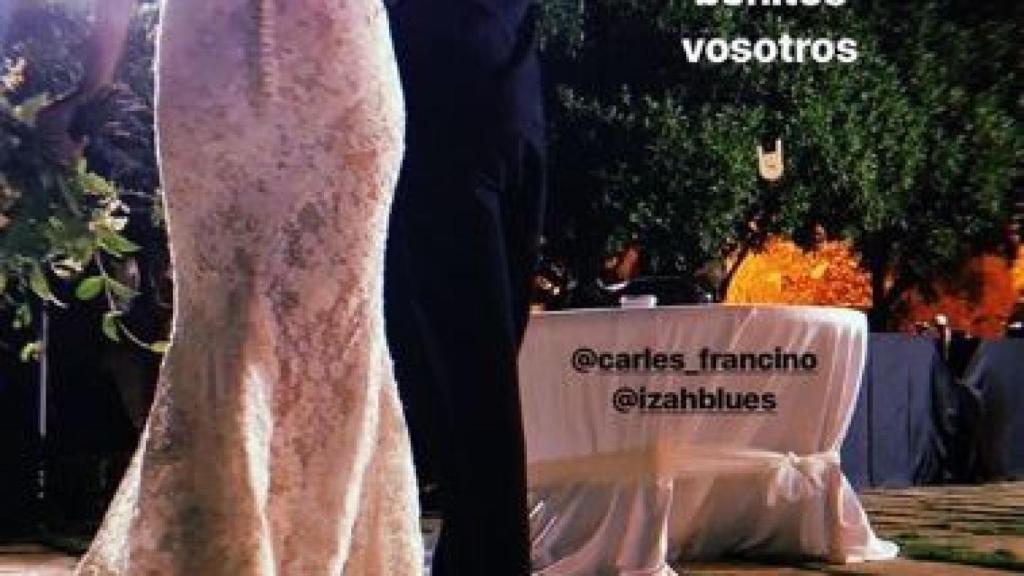 Los novios de espaldas en una imagen de instragram.