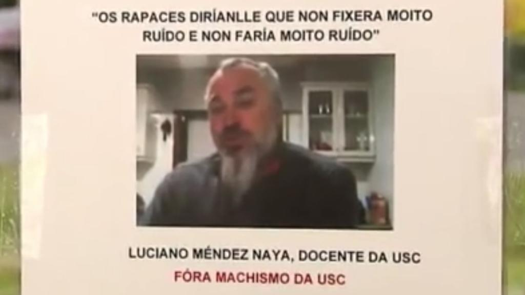 Uno de los carteles en contra del profesor Méndez Naya en la Universidad de Santiago.