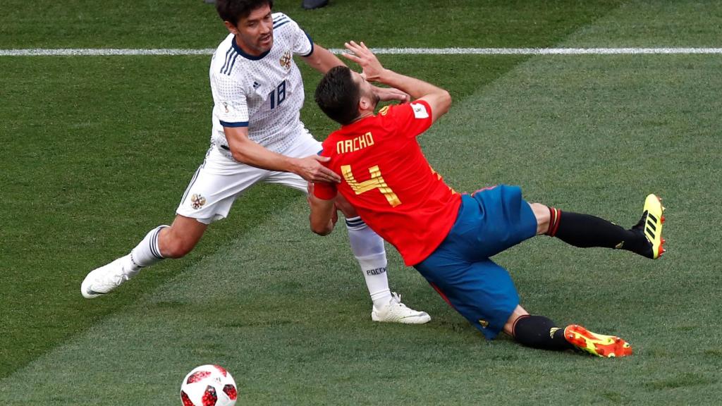 Nacho Fernández, en el momento de la falta.