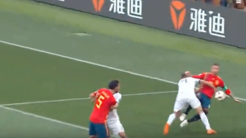 Ramos puso la furia de España: su gol a medias con Ignasevich