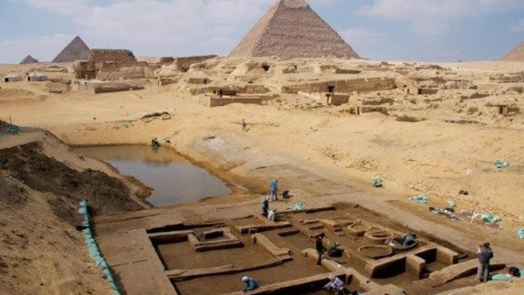 Ruina de la casa descubierta en Guiza