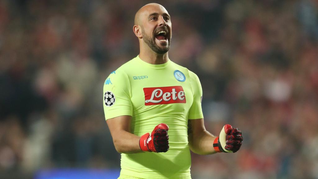 Pepe Reina en un partido con el Nápoles.
