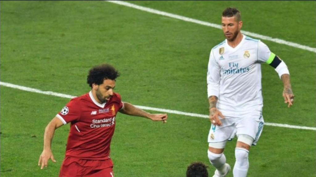 Salah y Sergio Ramos disputan un balón. Foto: Twitter (@championsleague)