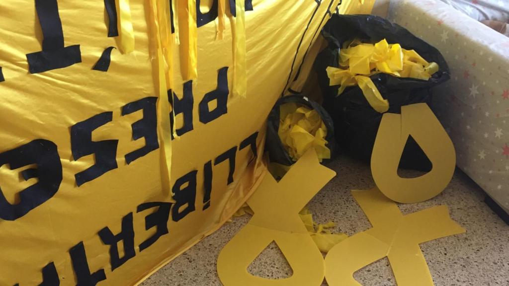 Parte de la propaganda retirada por Juan