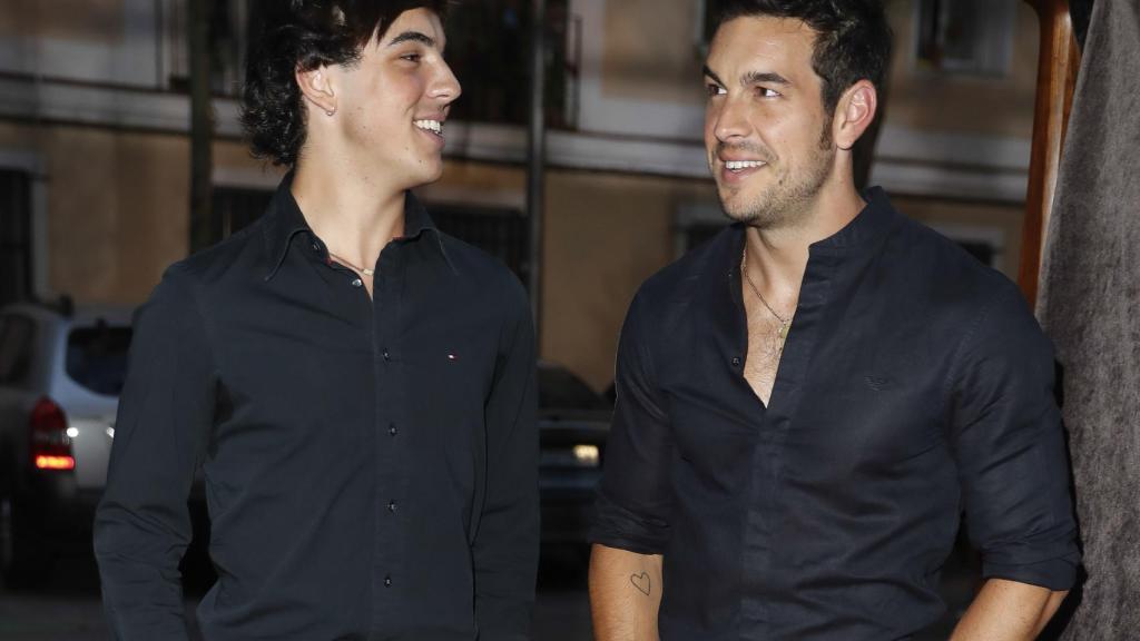 Óscar y Mario Casas.