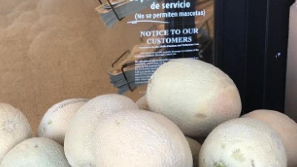 Cartel del establecimiento Dunkin Donuts en Baltimore, Maryland.