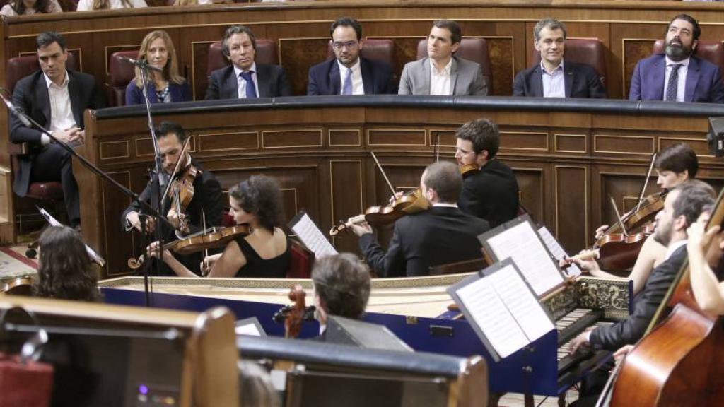 La compañía de teatro Ron Lalá dio vida cervantina a los diputados, en 2016.