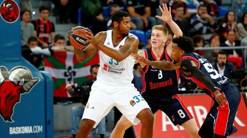 Thompkins ante Baskonia en Euroliga. Foto: Euroleague.net