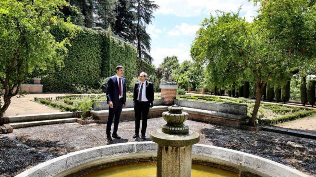 Torra y Sánchez en la fuente de Machado.