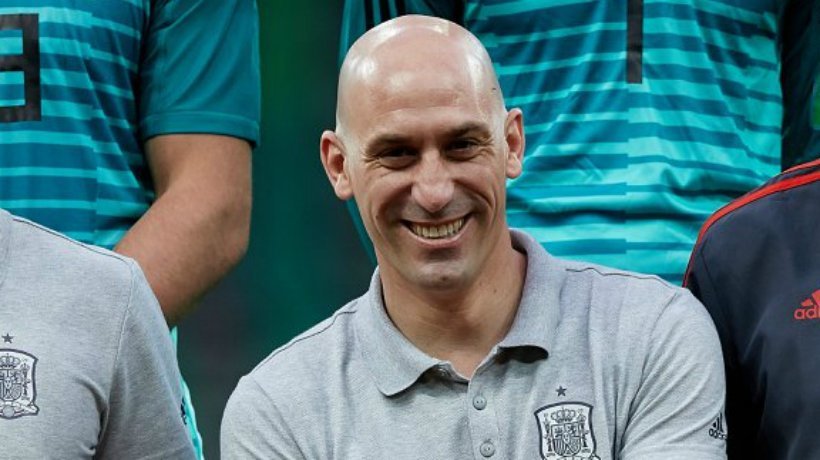 Rubiales posando con la Selección. Foto: Facebook (@sefutbol).