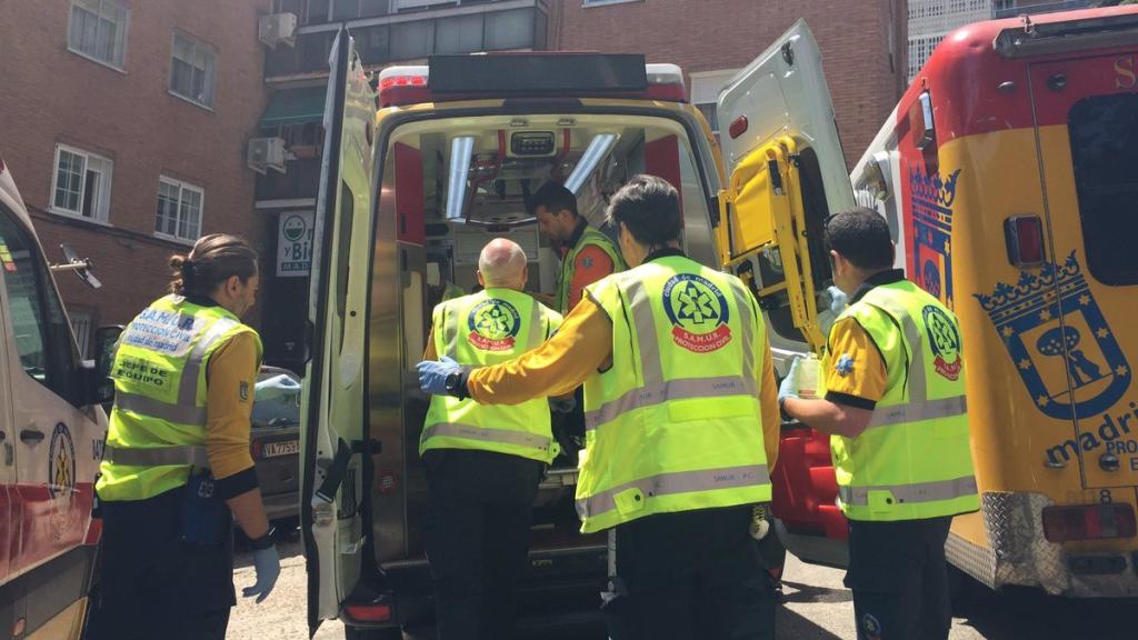 Miembros de los servicios de emergencia en una foto de archivo.