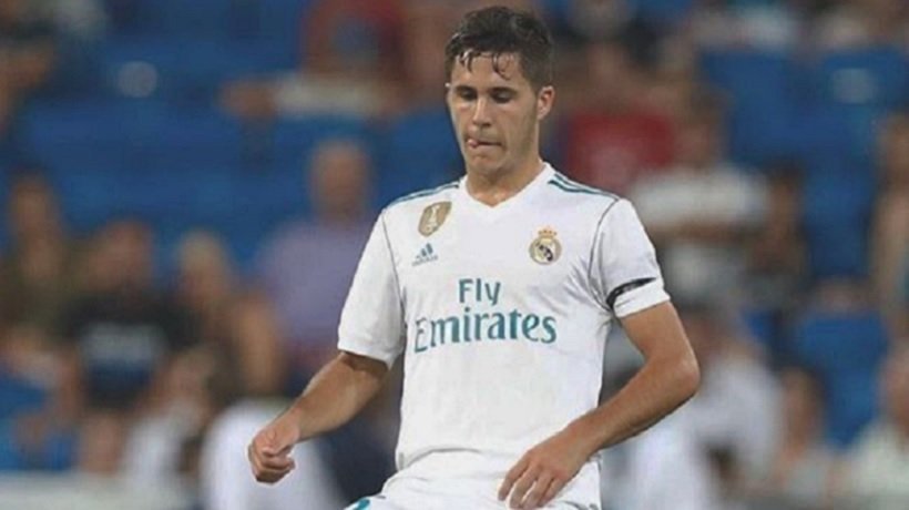 Álvaro Tejero, con el primer equipo del Real Madrid. Foto: Instagram (@alvarotejero2)