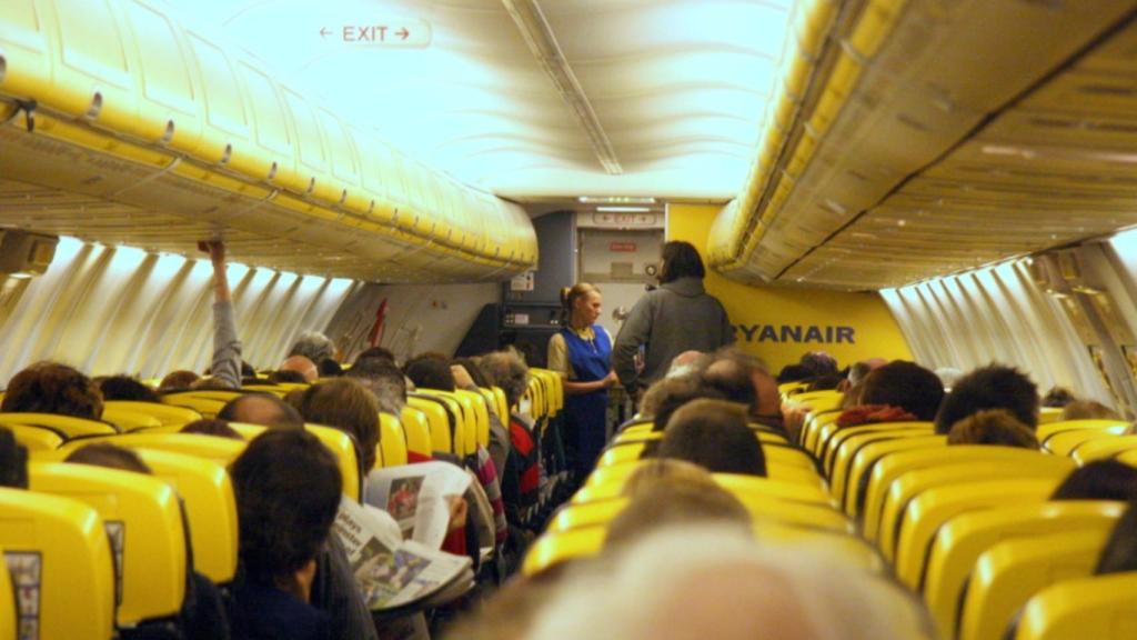Un tripulante de Ryanair: Si no cumples con las ventas, te mandan a Londres, una base digna de Corea del Norte