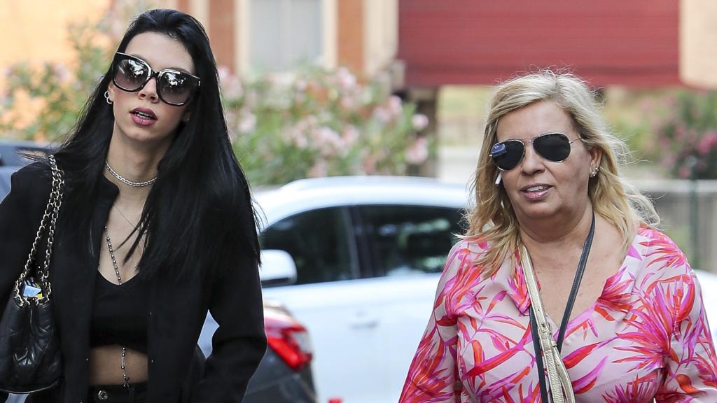 Alejandra Rubio junto a su tía.