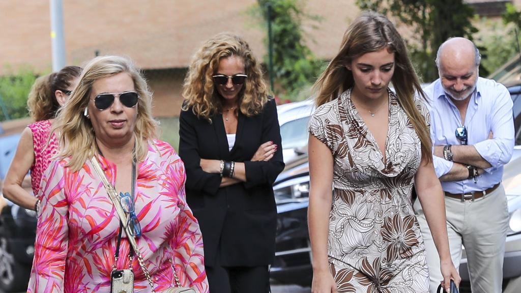 Borrego, su hija, su marido y Rocío Carrasco, muy serios esta mañana.