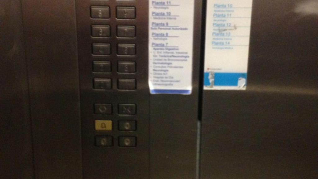 Interior del ascensor 53, el contiguo a aquel en el que tuvieron lugar los hechos.