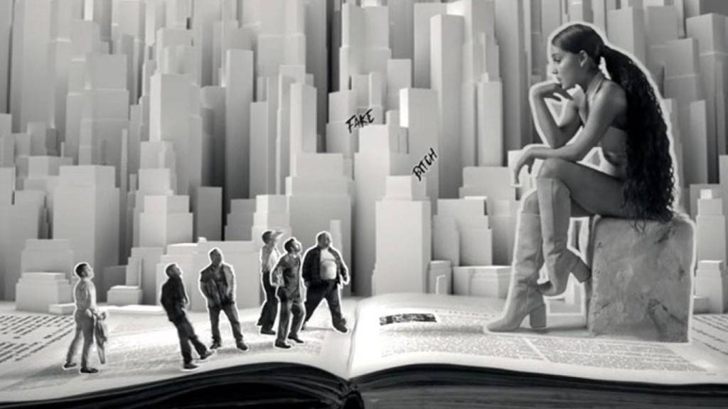 Fotograma del vídeo de Ariana Grande.