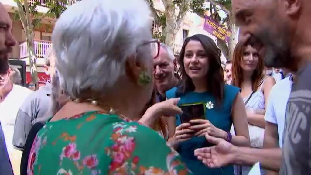 Arrimadas, increpada por una señora independentista